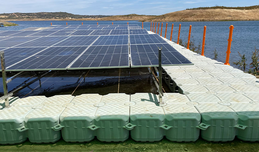 Plataformas para plantas solares flotantes