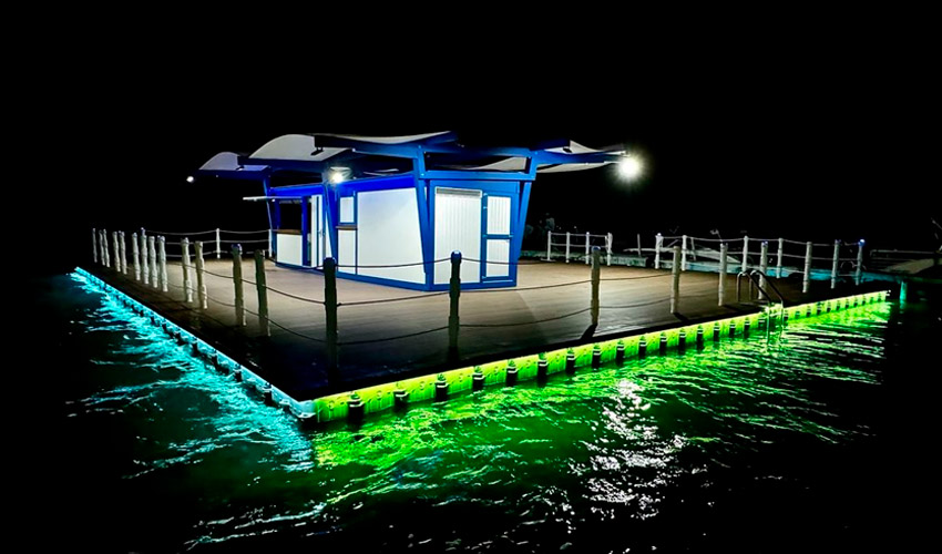 Plataforma flotante diseñada y construida para cliente en Cartagena, Colombia