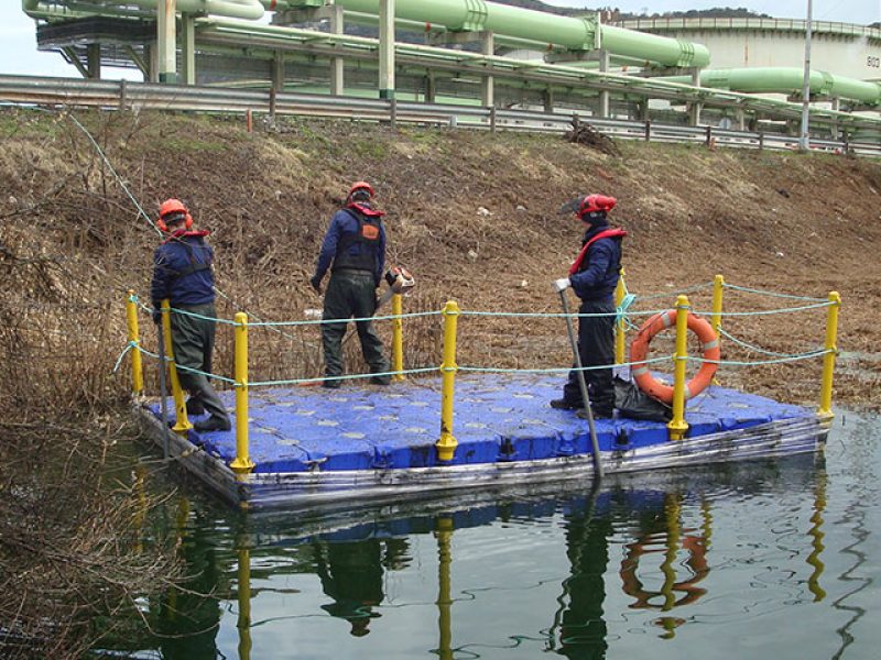 Plataforma de trabajo para trabajos en canales de agua