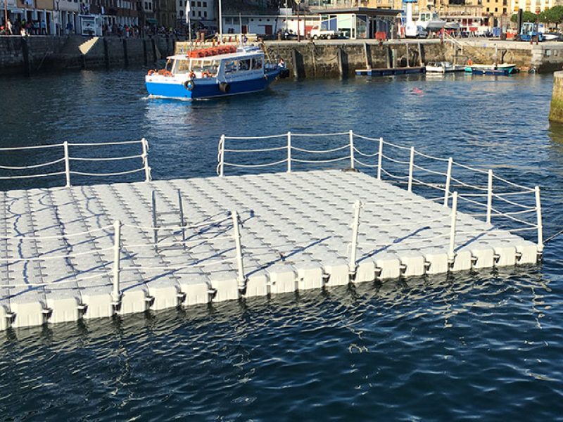 Plataforma flotante para uso en aguas abiertas