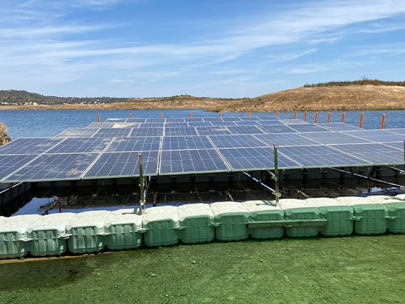 Plataformas flotantes para plantas solares flotantes