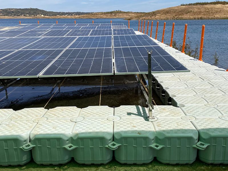 Plataformas flotantes para plantas solares flotantes