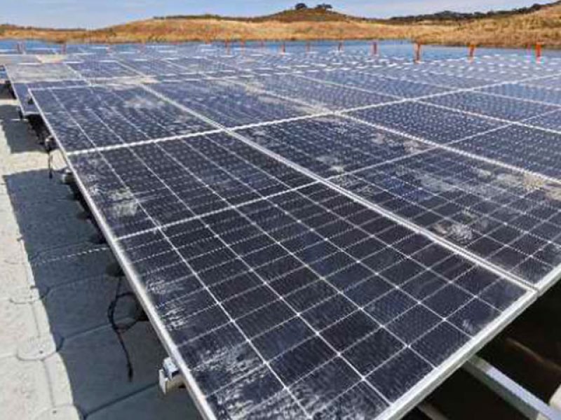 Plataformas flotantes para plantas solares flotantes