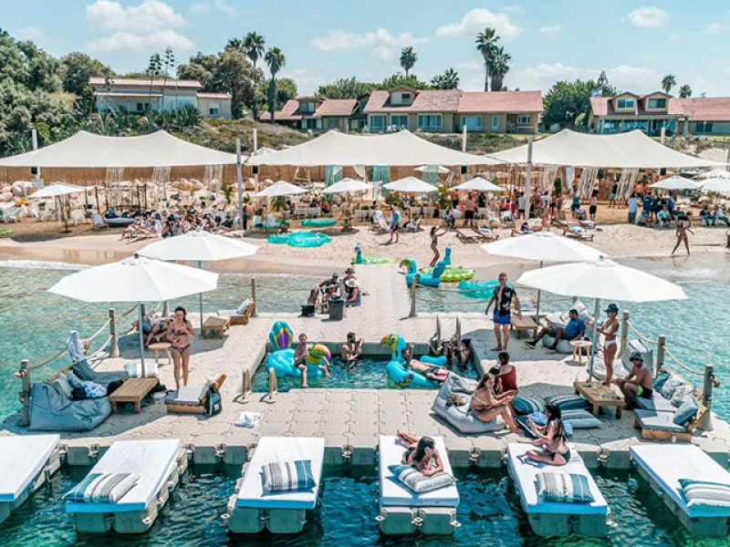 Plataformas para complejos turísticos con acceso a playas